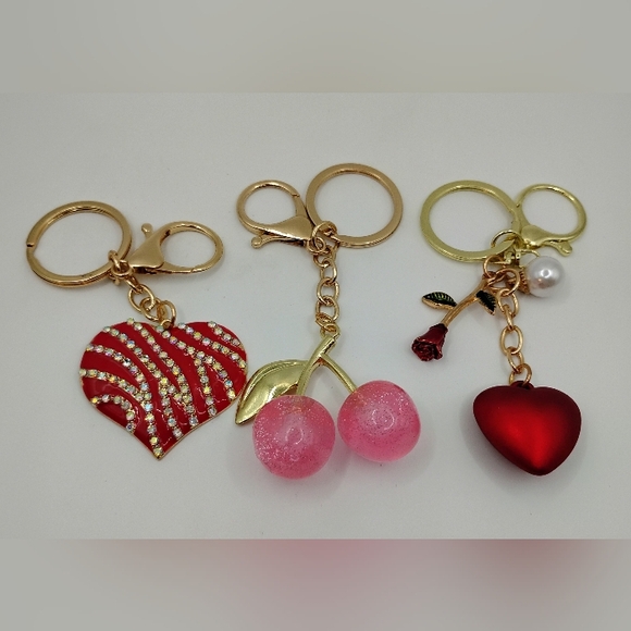 unbranded Accessories - (3) Adorable Fashion Keychain Bundle